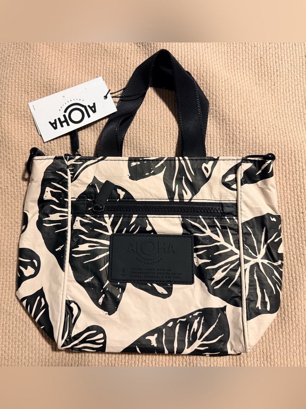 NWT ALOHA Collection Black & Cream Kalo Tropical Leaf Crossbody